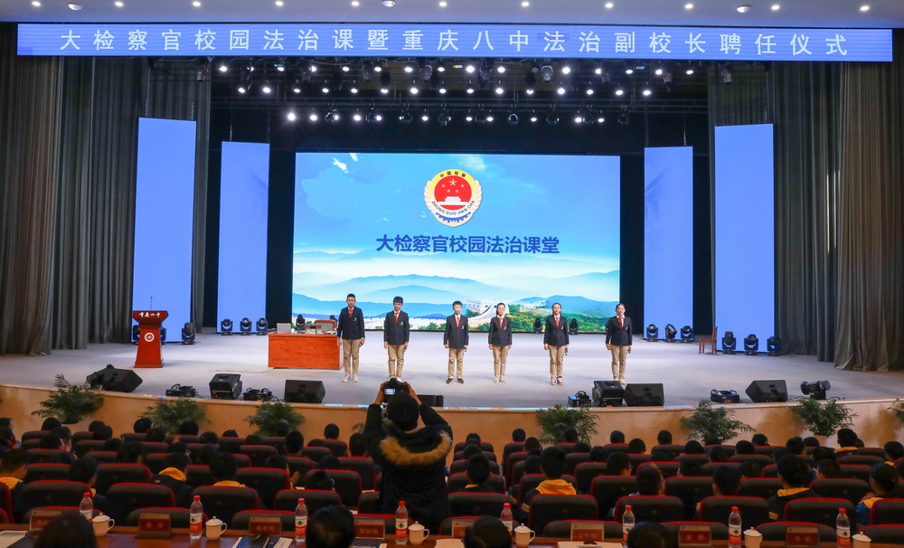 2学生快板演绎的《未成年人学法守法“三字经”》_调整大小.jpg