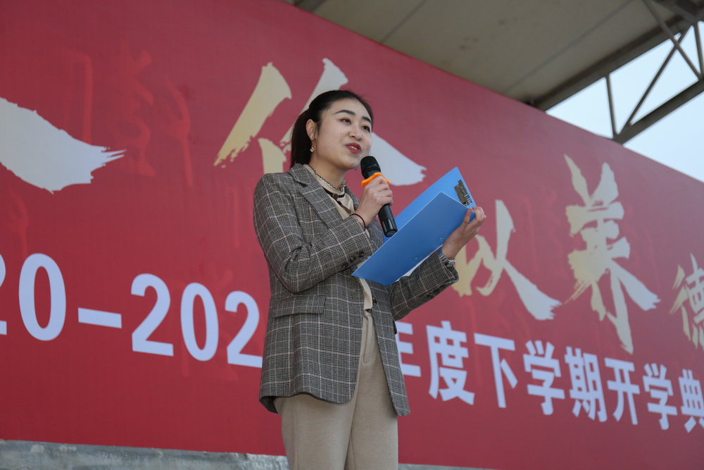 教师主题演讲《克勤克俭，方得始终》_调整大小.jpg