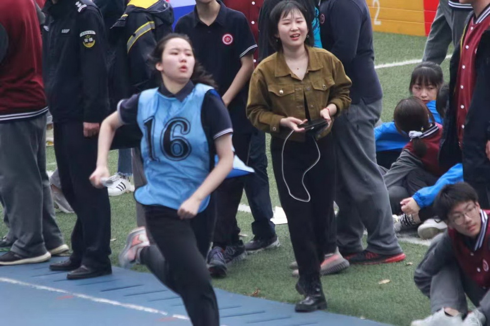 比赛剪影4_调整大小.jpg