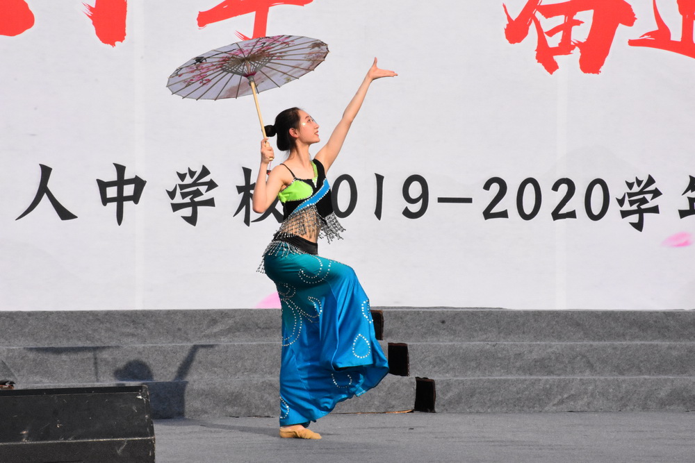 民族舞3_调整大小.JPG