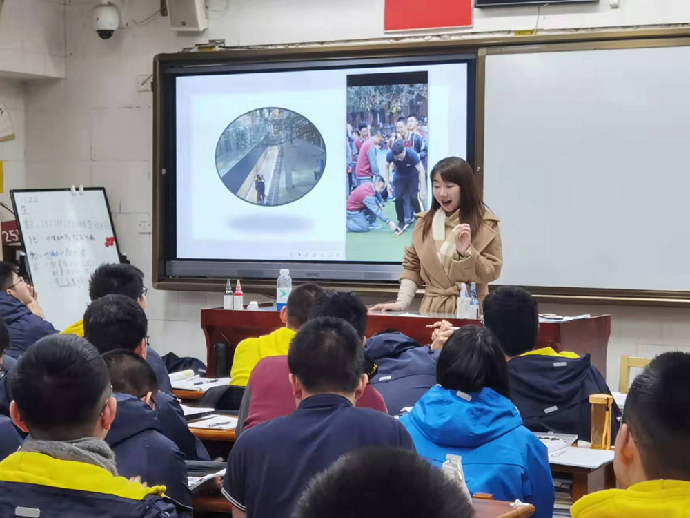 罗老师_调整大小.jpg
