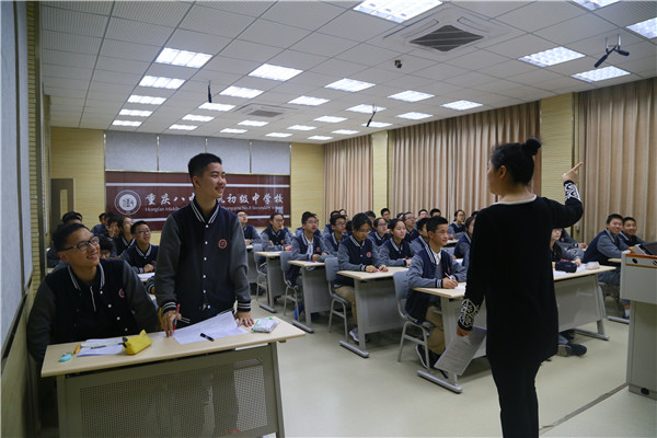 邓颖老师与学生精彩互动.JPG